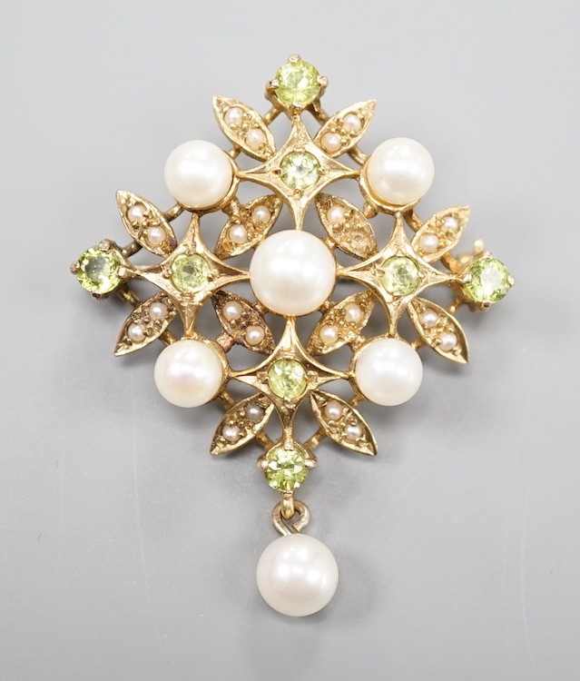A modern 9ct gold, cultured pearl and peridot cluater set drop brooch, 43mm, gross weight 7.6 grams.